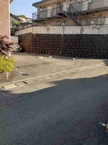 メゾン・ド・ルポスの駐車場|駐車スペースもあります