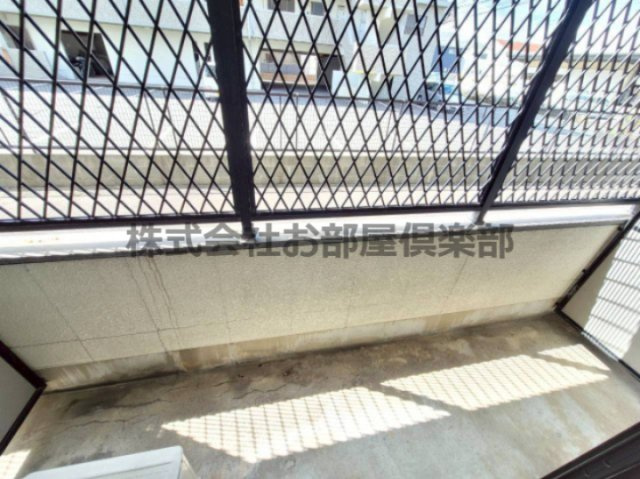 サクシードのバルコニー|外からの目が気にならないバルコニーで洗濯物が干せます