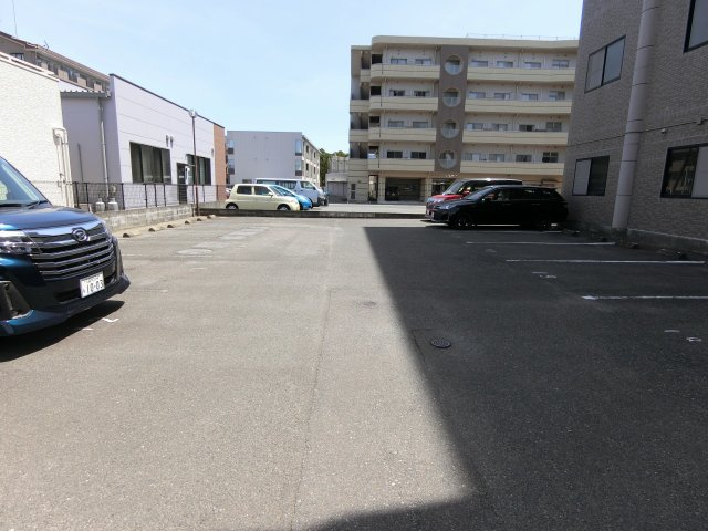 サクシードの駐車場|車をお持ちの方に嬉しい駐車場付きの物件です