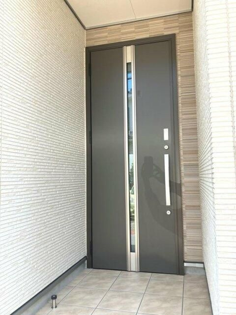 三春台戸建のエントランス