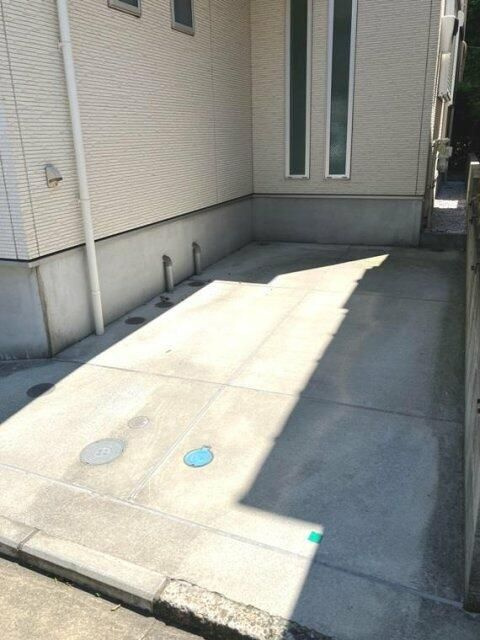 三春台戸建の駐車場