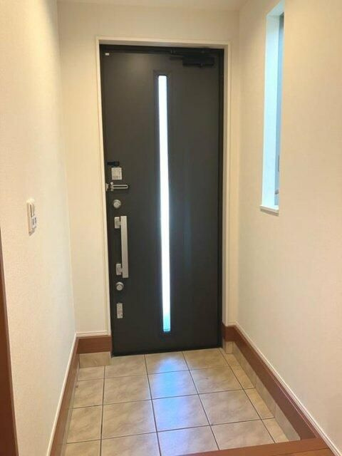 三春台戸建の玄関