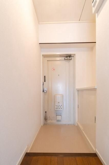 山王台マンションの玄関