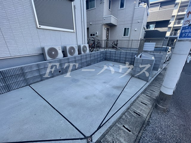 プレミール新検見川の駐車場