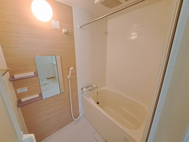 CROUD甲子園里中町の浴室