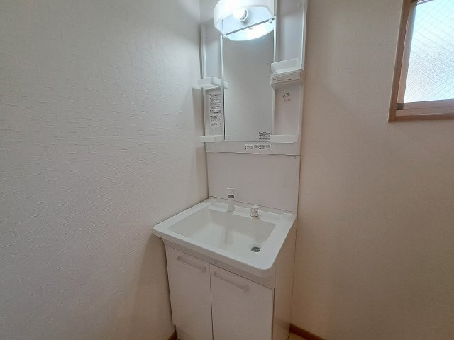 CROUD甲子園里中町の独立洗面台