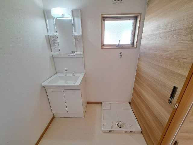 CROUD甲子園里中町の洗面所