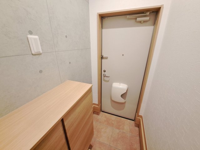 CROUD甲子園里中町の玄関