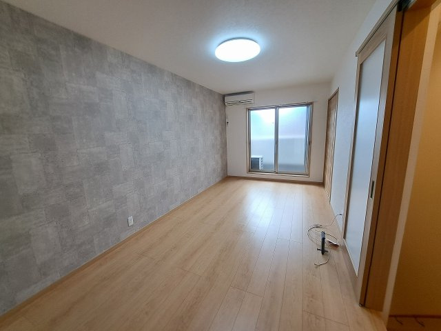 CROUD甲子園里中町の居間・リビング