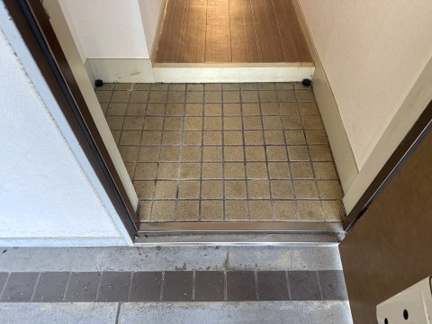 ダイヤマンションの玄関