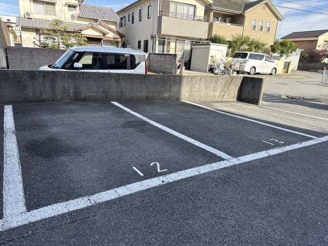 ダイヤマンションの駐車場