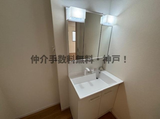 【独立洗面台】 | 神戸市西区伊川谷町潤和　新築戸建1号棟　仲介手数料無料！ | 独立洗面台、朝の身支度には欠かせません