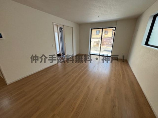 【居間・リビング】 | 神戸市西区伊川谷町潤和　新築戸建1号棟　仲介手数料無料！ | リビングです