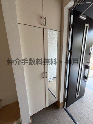 【玄関】 | 神戸市西区伊川谷町潤和　新築戸建1号棟　仲介手数料無料！ | ゆったりとした玄関です