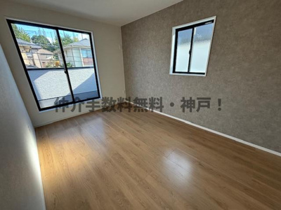 【洋室】 | 神戸市西区伊川谷町潤和　新築戸建1号棟　仲介手数料無料！ | 落ち着いた色調の洋室です