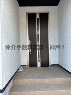 【玄関】 | 神戸市西区伊川谷町潤和　新築戸建1号棟　仲介手数料無料！ | ゆったりとした玄関です