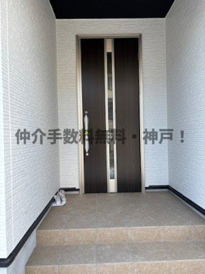 【玄関】 | 神戸市西区伊川谷町潤和　新築戸建1号棟　仲介手数料無料！ | ゆったりとした玄関です