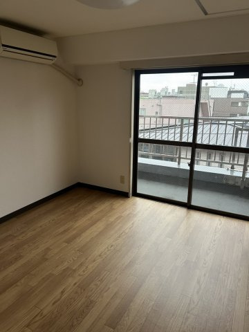 第2ビラ京松丸ビルの居間・リビング