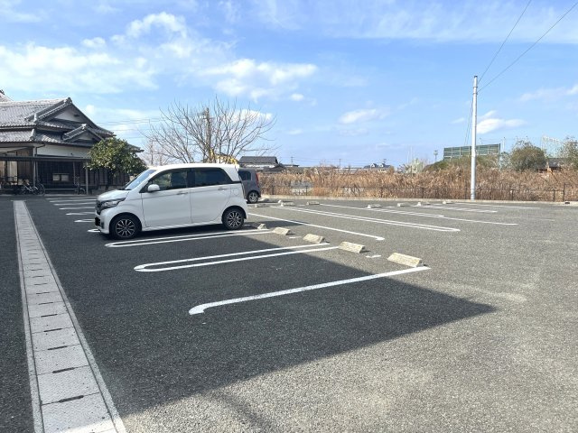 クオーレ八代の駐車場