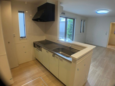 鈴谷戸建　Ａのキッチン|コンパクトなキッチンで掃除もラクラク