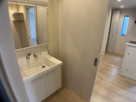 鈴谷戸建　Ａの洗面所|広い洗面スペース