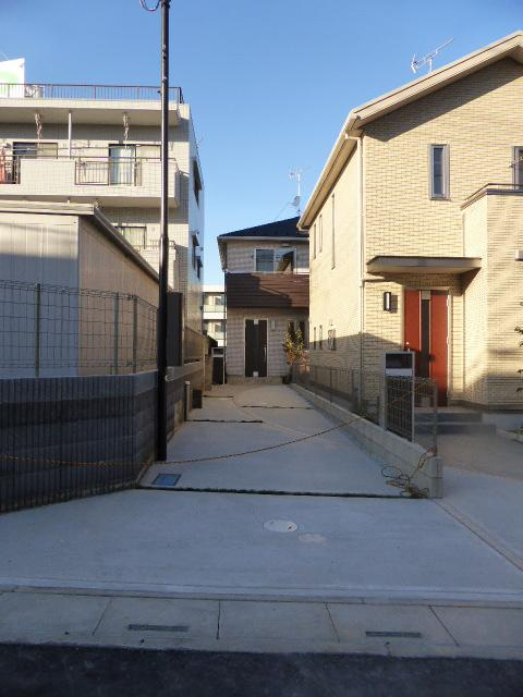 鈴谷戸建　Ａの駐車場