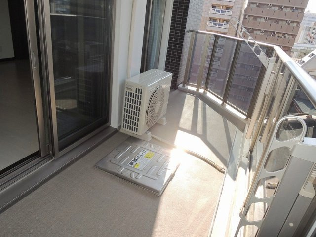 エステムコート谷町4丁目のバルコニー