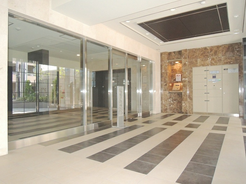 エステムコート谷町4丁目のエントランス