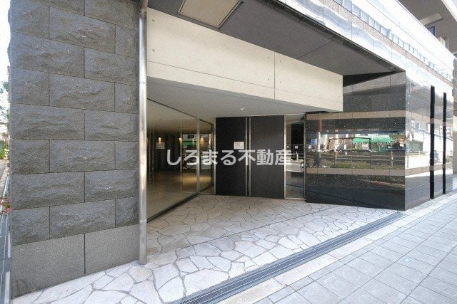 S-RESIDENCE緑橋駅前のエントランス