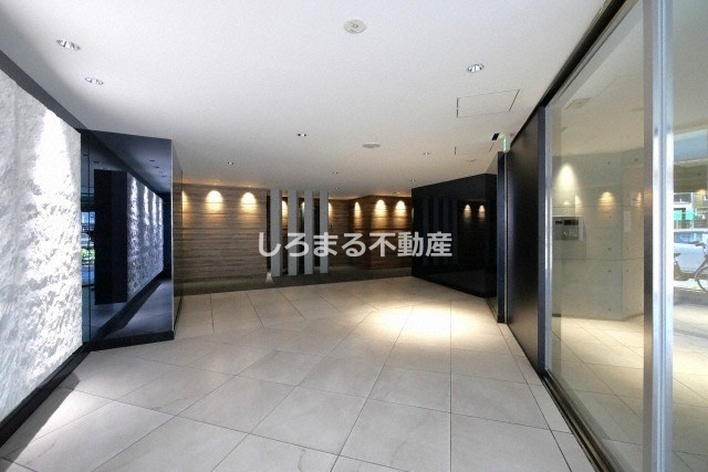 S-RESIDENCE緑橋駅前のロビー