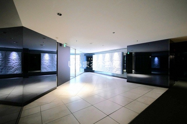 S-RESIDENCE緑橋駅前のロビー