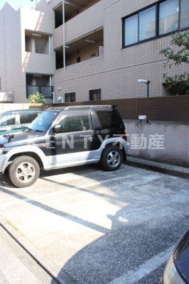 【駐車場】 | チェリーハイムⅢ | 車をお持ちの方に嬉しい駐車場付きの物件です