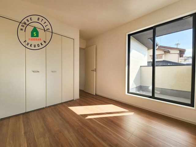 福岡市東区下原2丁目第3-1棟（1号棟）　の内観：施工例|穏やかな光が差し込む室内には、穏やかな時間が流れます。