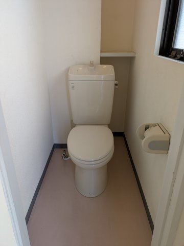 コカワ第一ビル１階のトイレ|コンパクトで使いやすいトイレです