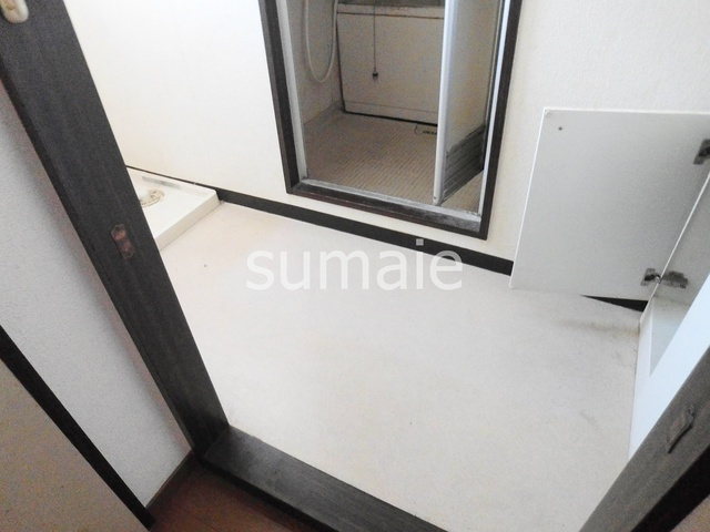 センチュリー・キノクニの居間・リビング|脱衣スペース