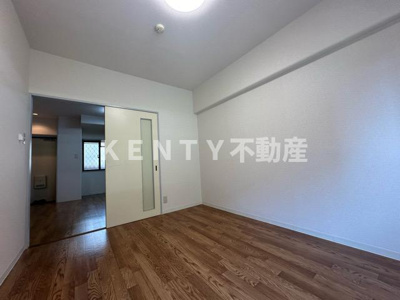 【寝室】 | ガーデンヒルズ壱番館 | 使い勝手のいい寝室です