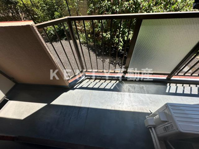 【バルコニー】 | ガーデンヒルズ壱番館 | 開放的で明るい空間を演出してくれるバルコニーです