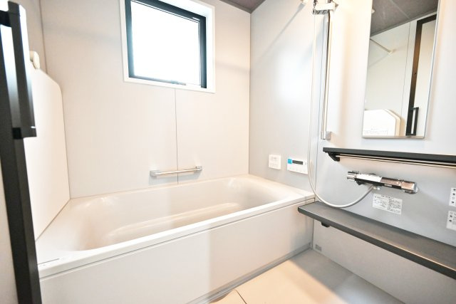 ハッピータウン尼崎田能4丁目の浴室|ミストカワック付浴室は足を伸ばしてゆっくりとくつろげる広さ。一日の疲れを癒すバスタイムがここにあります。