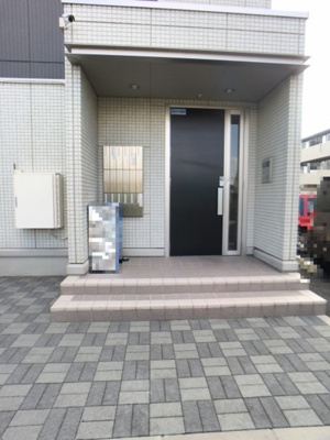 【エントランス】 | クレストコート Ａ | エントランス・オートロックと防犯カメラ作動しています