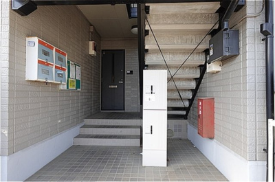 【エントランス】 | スターブル Ｂ | 共用宅配ボックス有ります