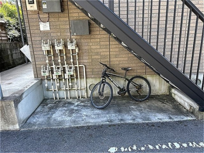 【その他共用部分】 | シャルマン富士見ケ丘 | 駐輪場はありませんので、階段下等をご利用ください