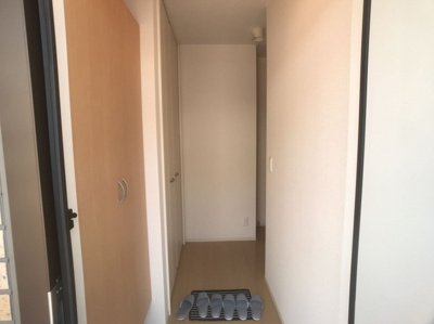 【玄関】 | クローバーヒル城南 Ａ | 玄関の中