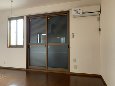 【居間・リビング】 | フローラルコート Ｃ | シャッター雨戸