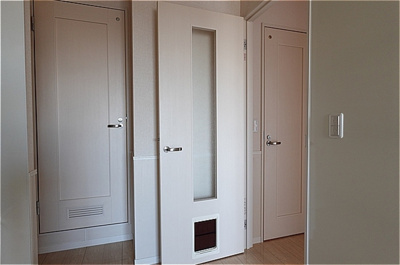 【その他共用部分】 | ルシール宝木 | ペット出入口付きドア