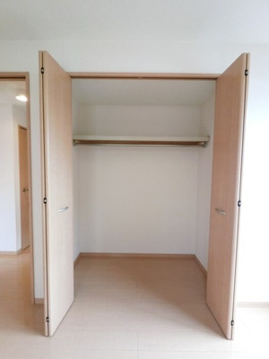 【洋室】 | グリーン･リーフ下高間木 Ｃ | 東洋室 クローゼット