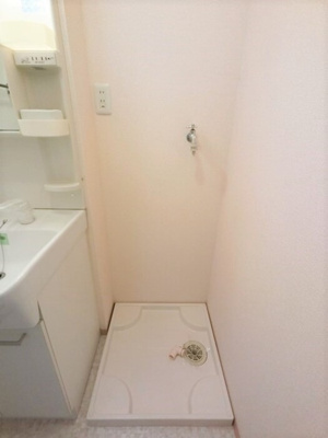 【設備】 | グリーン･リーフ下高間木 Ｃ | 洗面室 洗濯機置き場