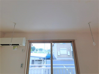 【内装】 | グリーン･リーフ下高間木 Ｃ | LDK エアコン、室内物干し