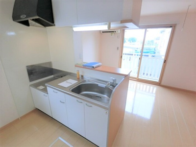 【キッチン】 | グリーン･リーフ下高間木 Ｃ | 床下収納付き対面キッチン