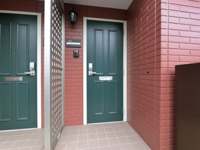 【玄関】 | プロムナードさくら Ｃ | 玄関前