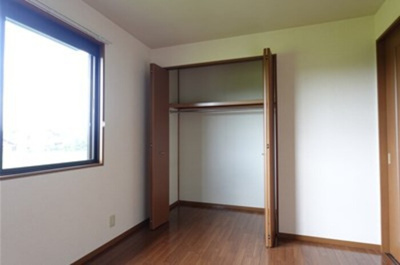 【洋室】 | ロイヤルガーデン | 洋室・クローゼット